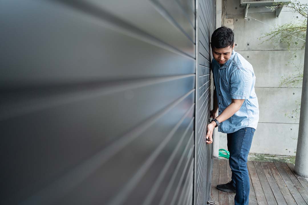 How To Manually Open Garage Door